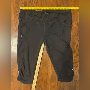 Athleta Be Free Knickers.  Size XL.